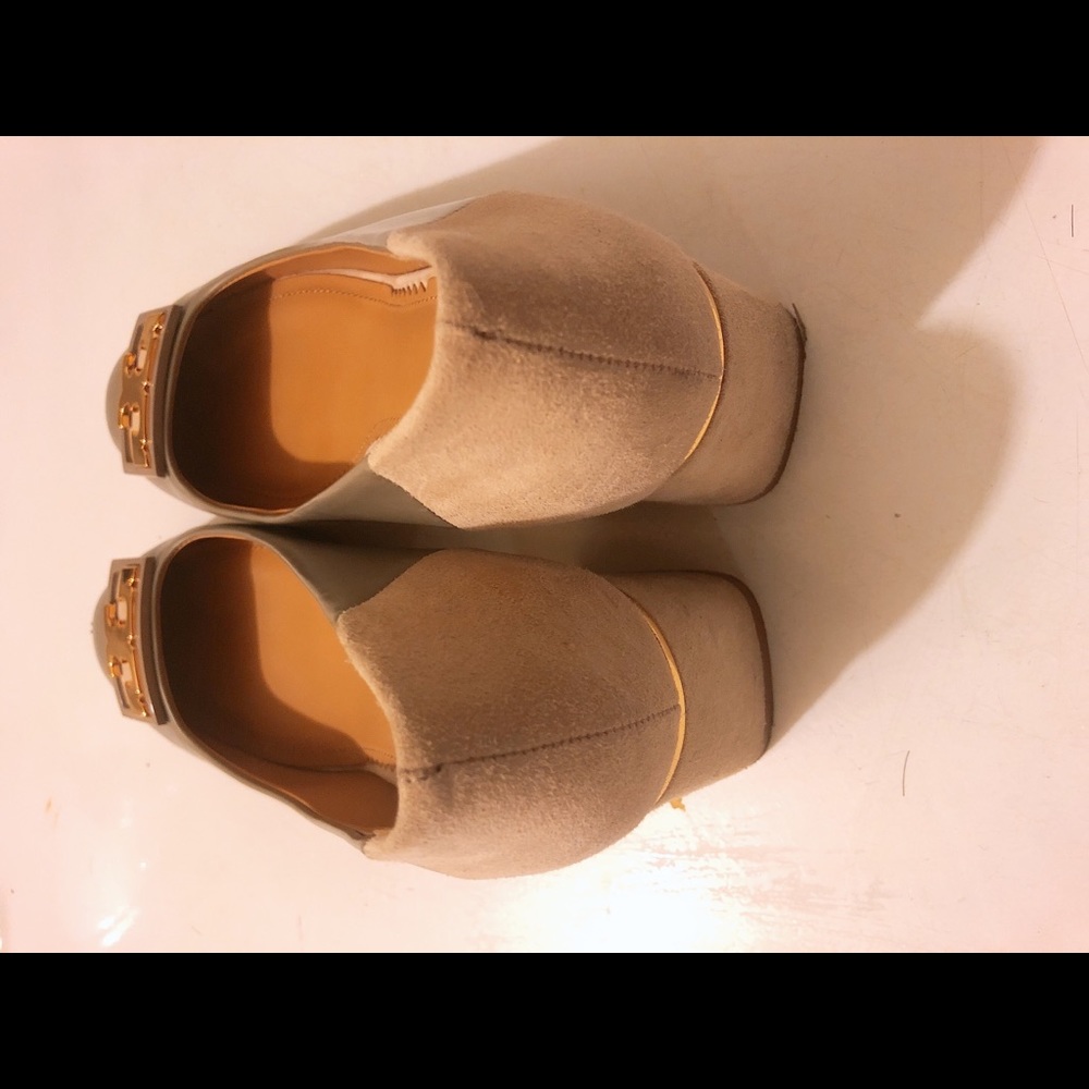 Tory Burch Gigi Rounded-Toe Flat - Picture 3 of 5